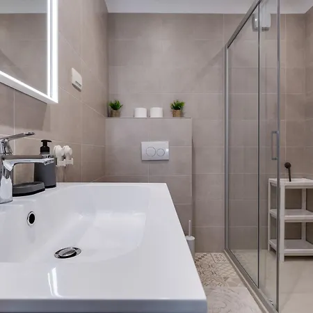 Sea & By Interhome Zára