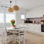 Sea & By Interhome شقة